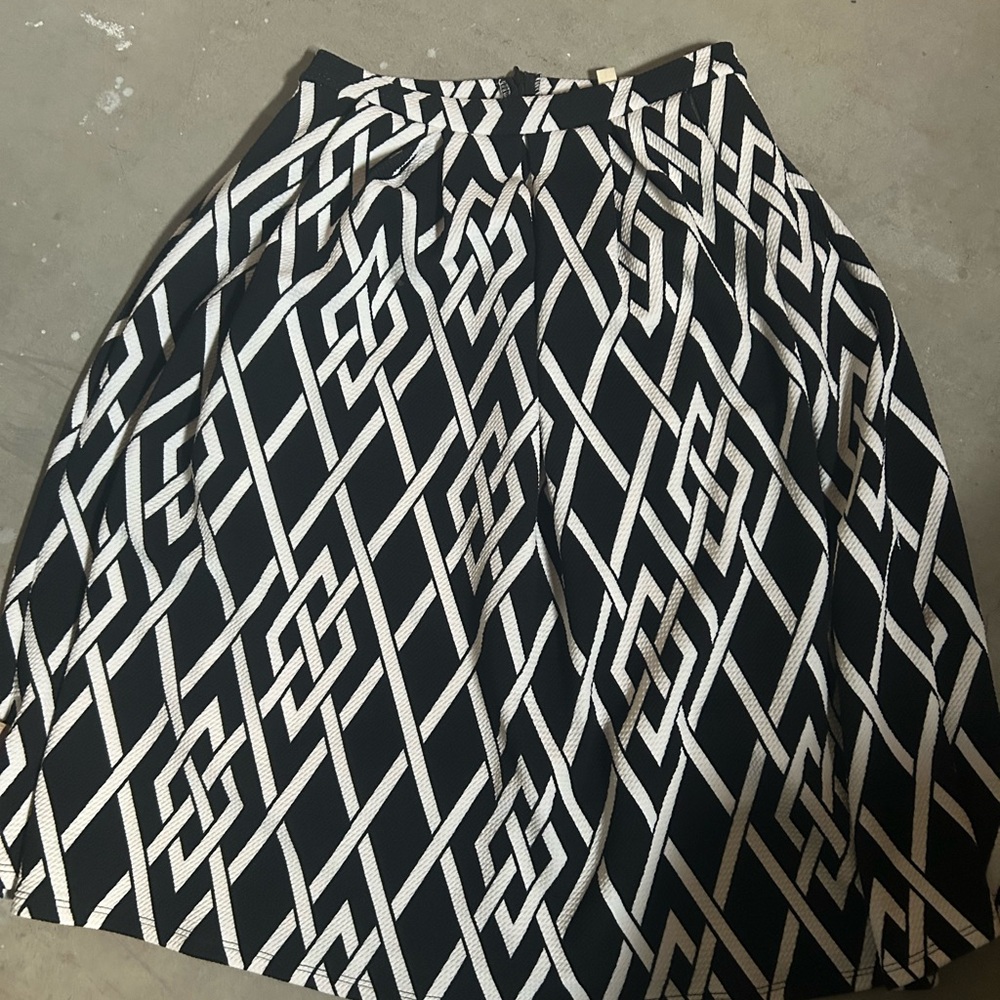 Freeway Black and White Geometric Circle Skirt